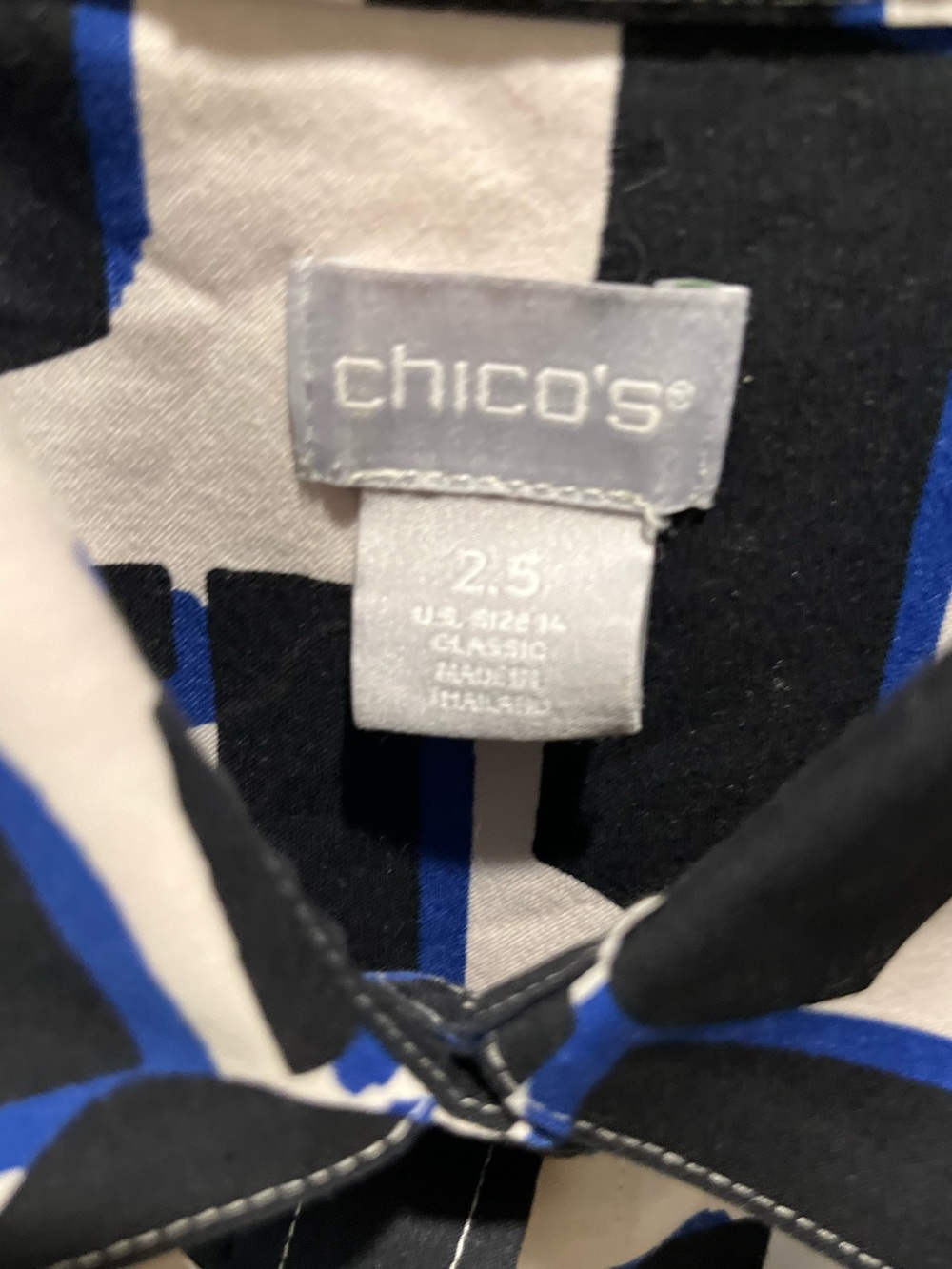 66. WOMENS CHICO’S 2.5/L DETAIL TOP - Picture 2 of 5